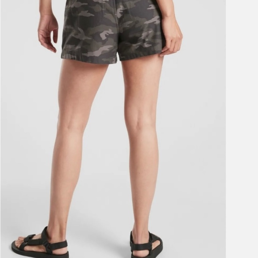 NWOT Athleta Camo Farallon Short, Olive Camo - Picture 2 of 10